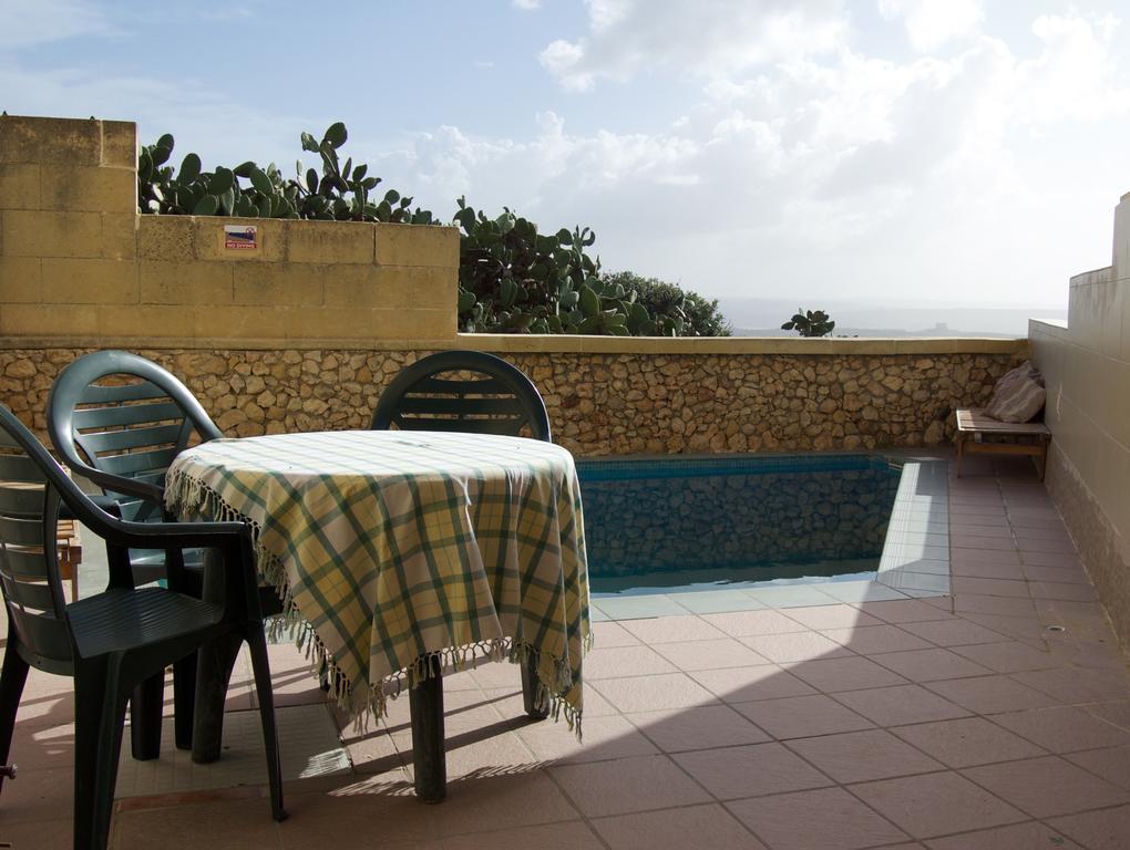 Ta'Kemmuna Hotell Qala Exteriör bild
