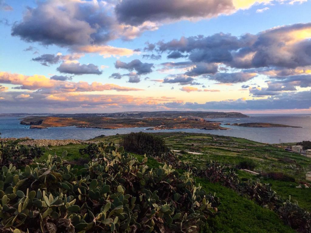 Ta'Kemmuna Hotell Qala Exteriör bild