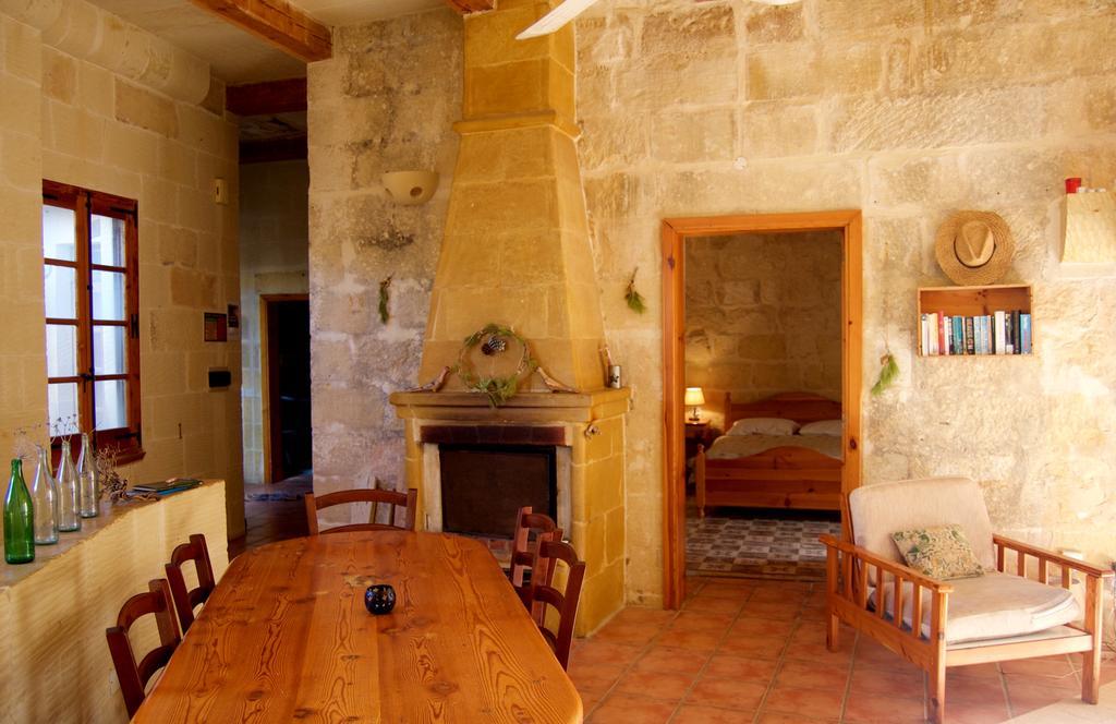 Ta'Kemmuna Hotell Qala Exteriör bild