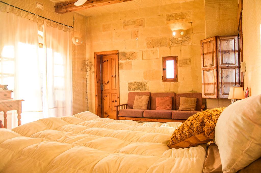 Ta'Kemmuna Hotell Qala Exteriör bild