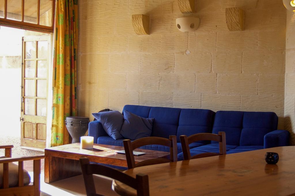Ta'Kemmuna Hotell Qala Exteriör bild