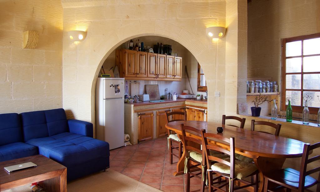 Ta'Kemmuna Hotell Qala Exteriör bild